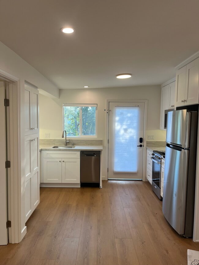 Photo - 6328 Longview Ave