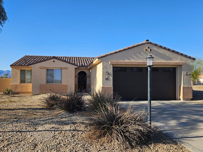 Beautiful Upgraded 3 bed/2 bath home avail... - Beautiful Upgraded 3 bed/2 bath home avail...