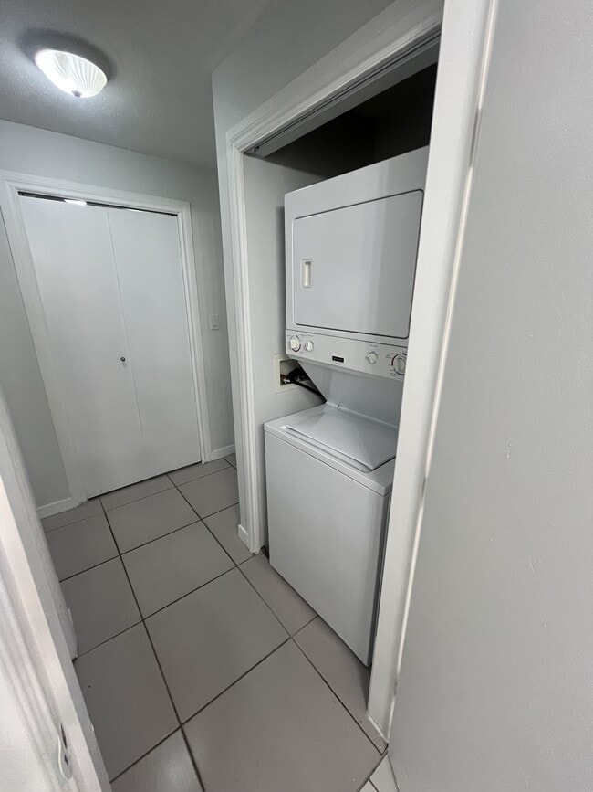 Photo - 1278 Granville St