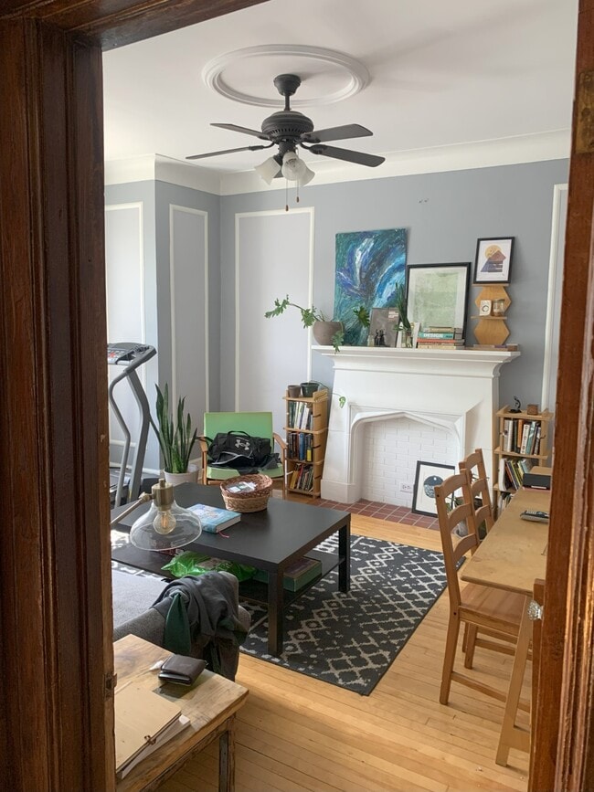 Photo - 2249 Av Girouard Unit Bedroom 2