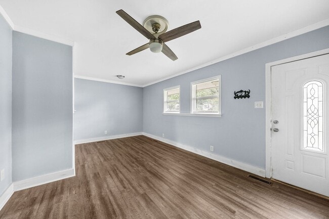 Photo - 2 Bedroom Pet Friendly Home For Rent Near ...