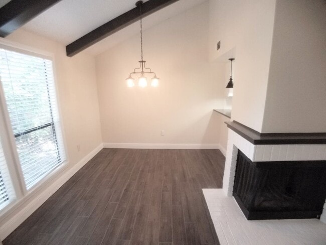 Building Photo - Stunning All Upgraded 2/2 Condo x Rent @ Winter Park Village next to Full Sail ! Unit 633