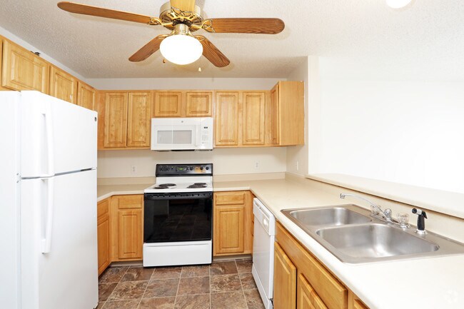 2BR, 1.5BA - 864 SF - Kitchen