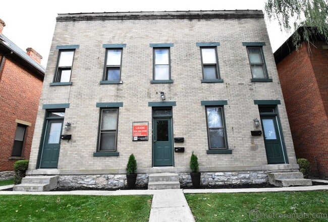 Building Photo - 39 E Russell St Unit 39 E. Russell St.