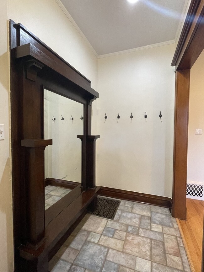 Photo - 1613 W Berwyn Ave Unit 1