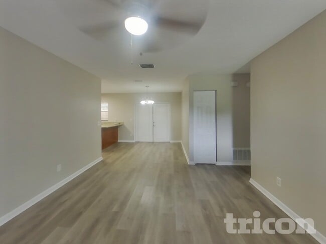 Photo - 320 Laxton Ln