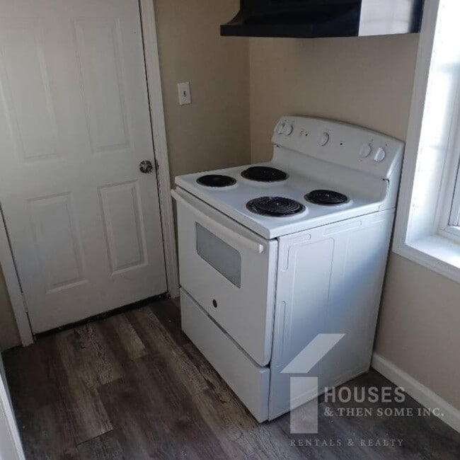 Photo - 120 Owens St