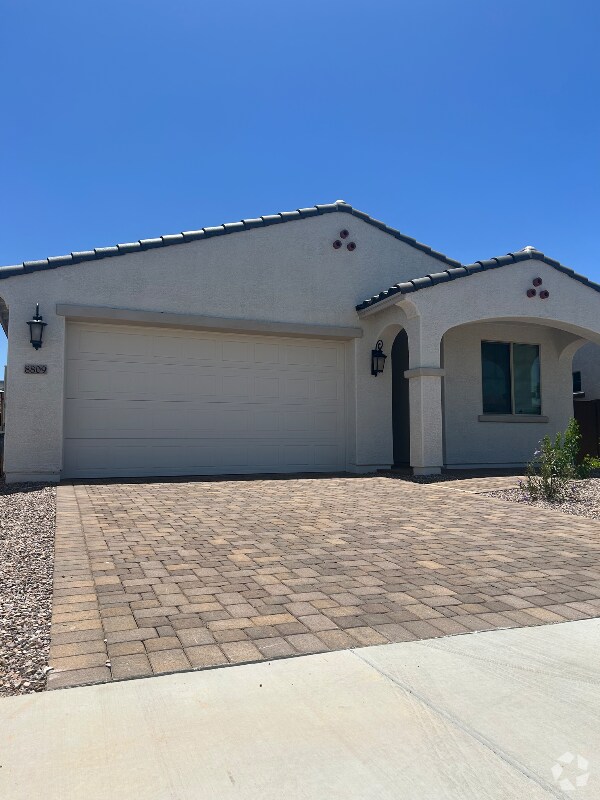 Building Photo - 8809 W Windsor Blvd Rental