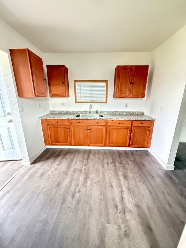 Building Photo - Studio Month to Month Lease