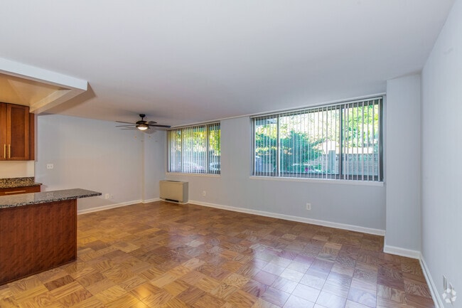1BR, 1BA - 740SF