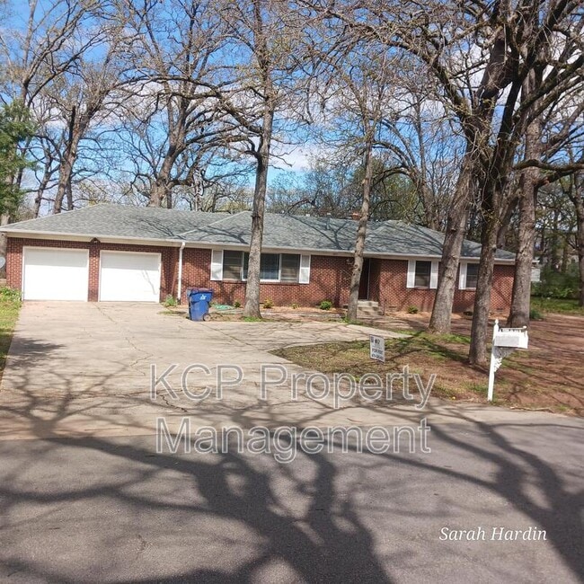 Photo - 1821 S Independence St House
