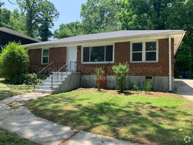 Building Photo - 2715 Larkspur Dr SE Rental