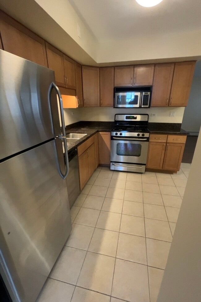 Building Photo - 317 Wisconsin Ave Unit 3c