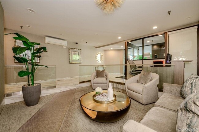 141 Great Neck Rd Unit 3F