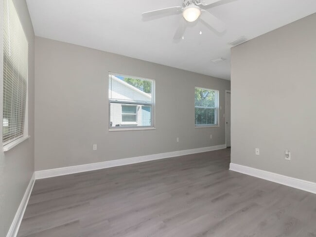 Building Photo - Stunning Fully Renovated 3BR/2BA Unit | Move-In Ready