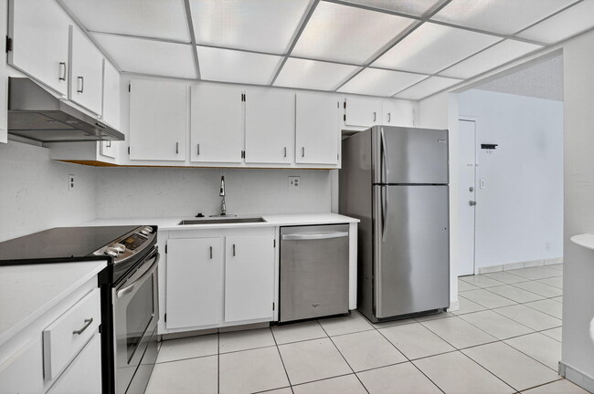 Building Photo - 704 SE 2nd Ave Unit 443