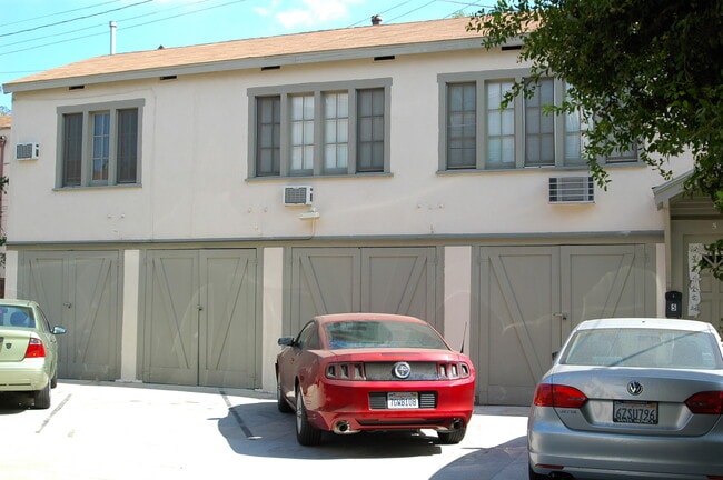 Apartamento n.o 5 sobre garajes - 2660 Magnolia Ave.