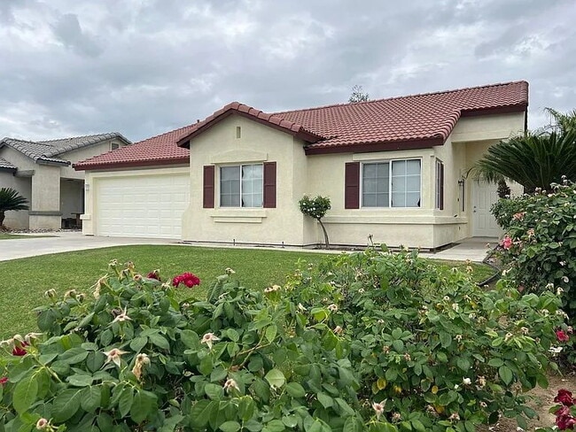 Building Photo - Come check out this beautiful 3 bedroom 2 bath home