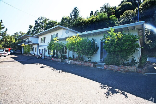 Hilltop Drive, 2991*