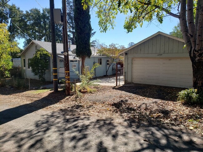 Photo - 12509 Oak St