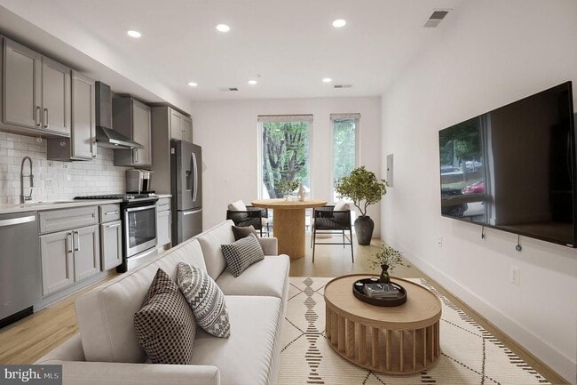 Photo - 4339 Harrison St NW Unidad 3