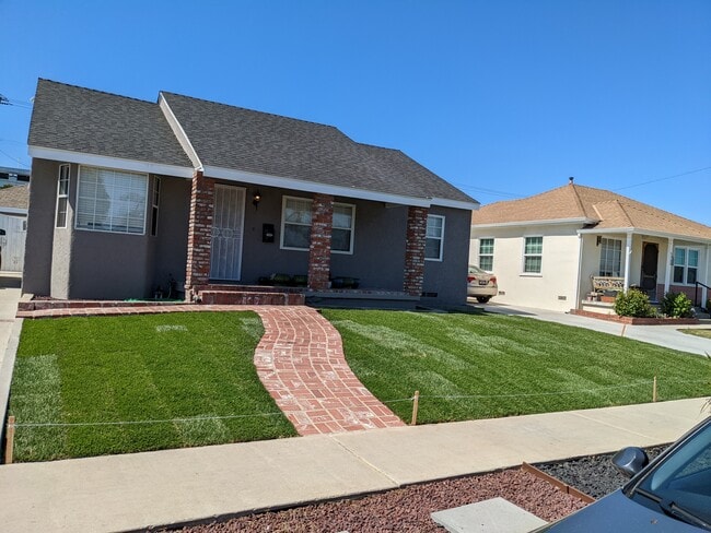 Building Photo - 3318 W 157th St Unit ADU 1