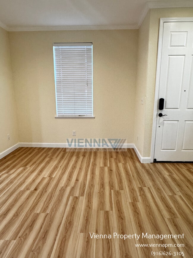 Photo - 829 Courtyards Loop