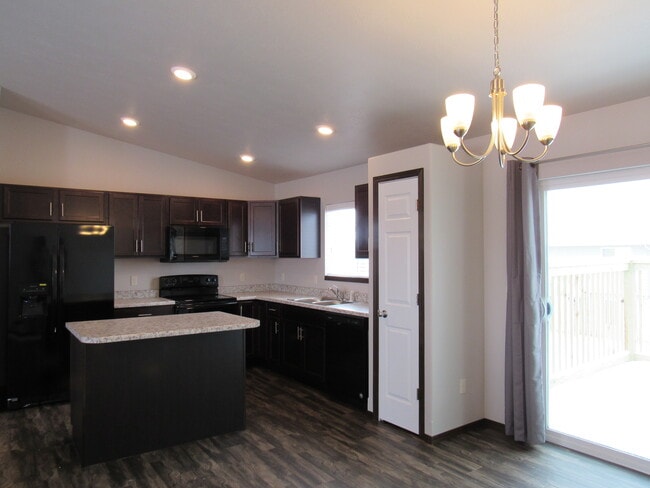 Building Photo - 325 Jerry Plz Unit 2