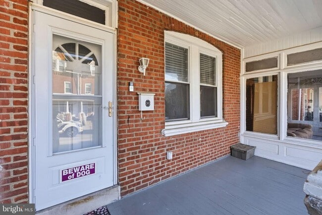 Photo - 211 E Poplar St