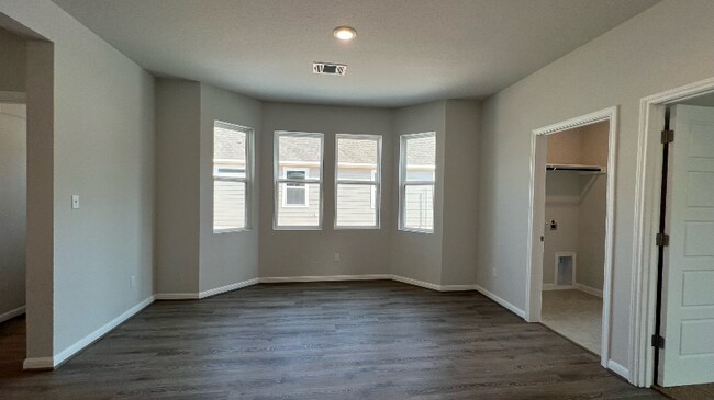 Photo - 204 Pebblestream Pass