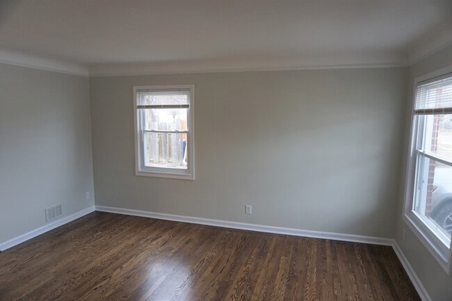 Photo - 340 Parkview Dr