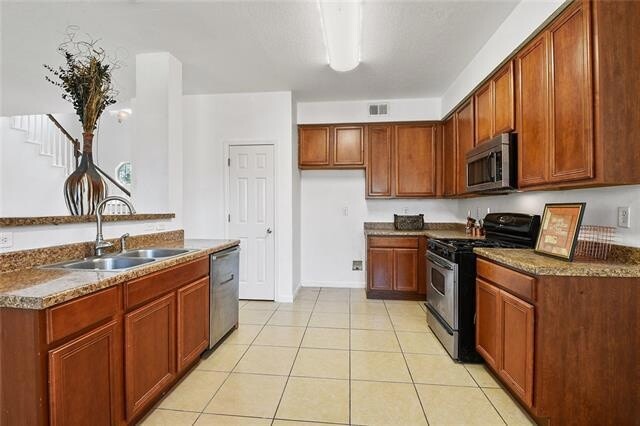 Photo - 2001 Dylan Dr