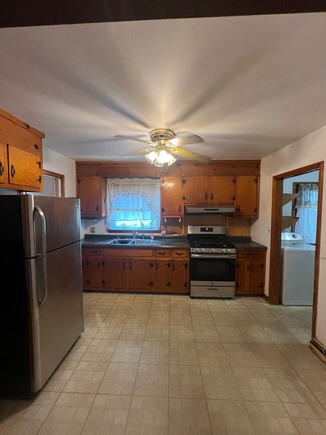 Photo - 854 Apperson St