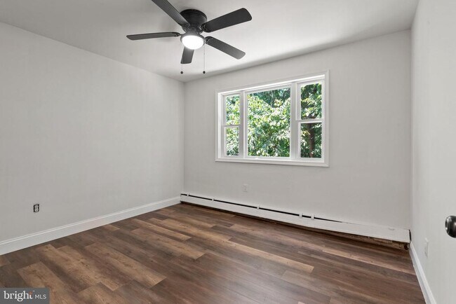 Photo - 610 57th St NE Unit 202