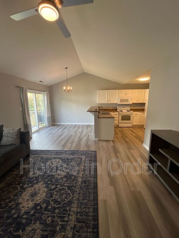 Photo - 33 Woodcreek Cir
