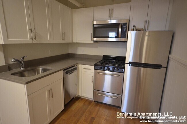 Building Photo - 1308 Commonwealth Ave Unit A Rental