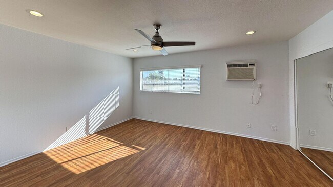 Photo - 4071 McLaughlin Ave Unidad 8