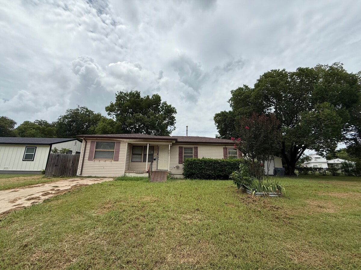 Photo - 1701 Tower Dr