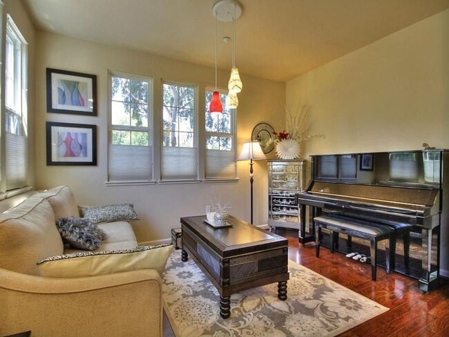 Photo - Pleasanton  Vineyard Downtown 3+office/2.5ba w/2 car garage!