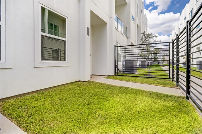 2105 Engelmohr St