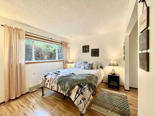 1220 Glacier Ave