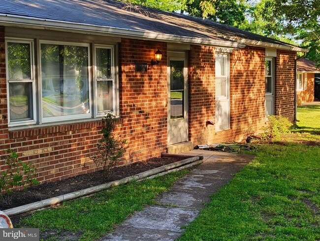 Building Photo - 936 Longfellow Ct