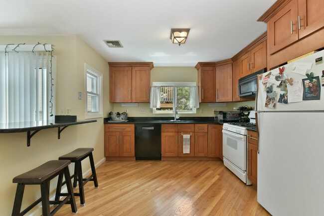 Photo - 335 W 4th St Unit 335