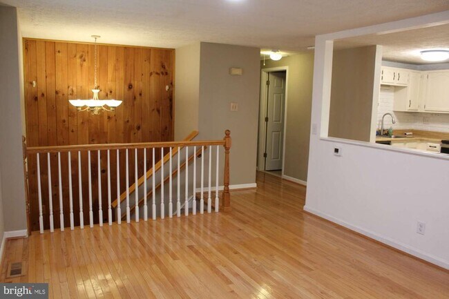 Photo - 7 Georgian Ct