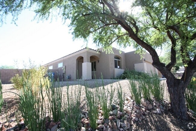 Building Photo - 4 Bedroom Vail Single story with 2 car garage Rental