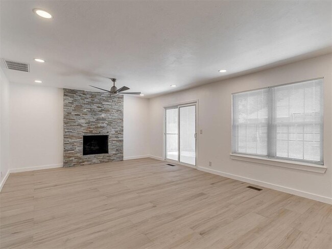 Photo - 1305 Apollo Rd