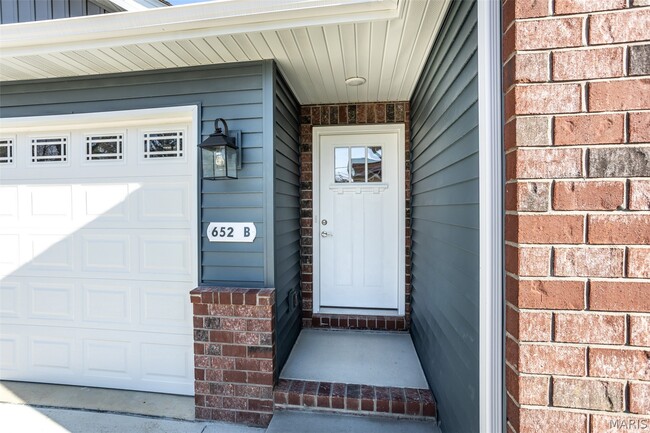 Photo - 652 N Kansas St