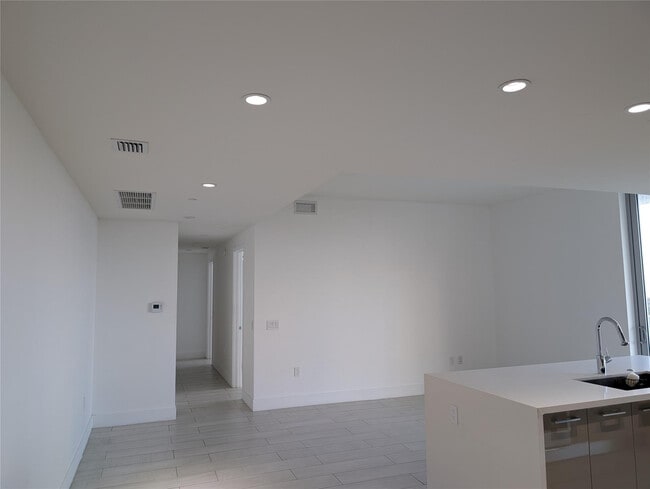 Photo - 2000 Metropica Wy Unit 1501