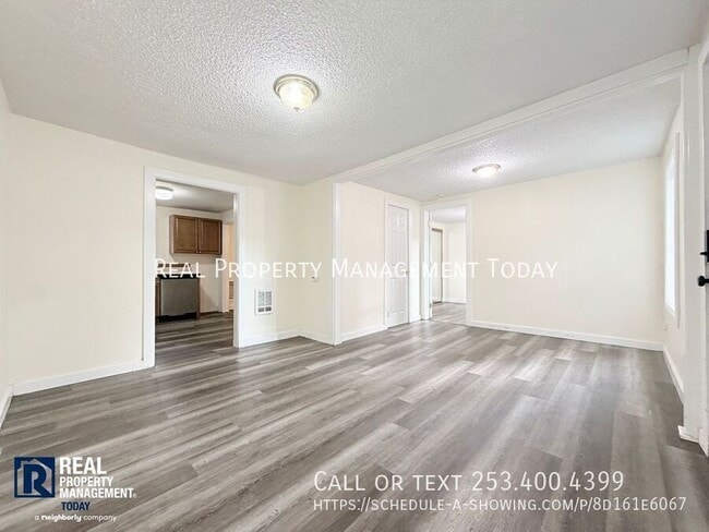Photo - 7501-7505 156th St E