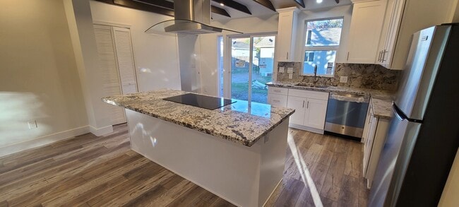 Photo - 1402 Clara Ln